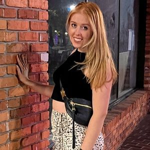 Meet your Posher, Becca